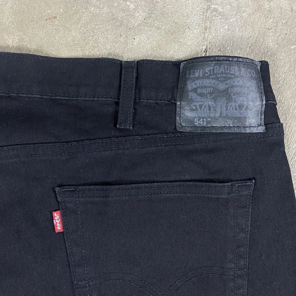 Levi's 541 Jeans Size 48x32 Black  Denim Dark Wash‎ Straight Athletic Fit